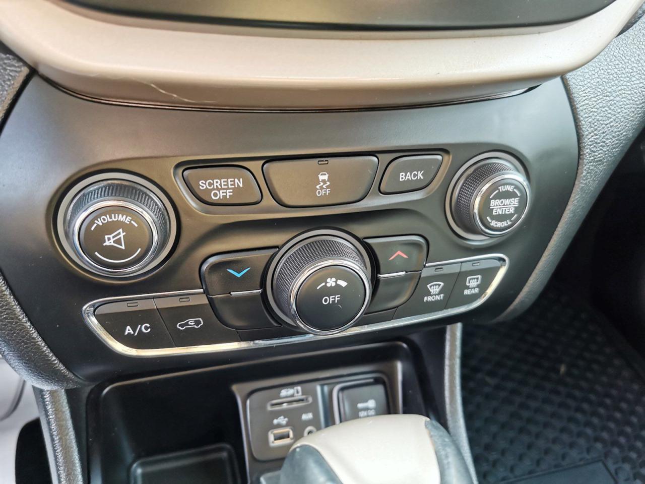 2014 Jeep Cherokee Latitude - Photo #19