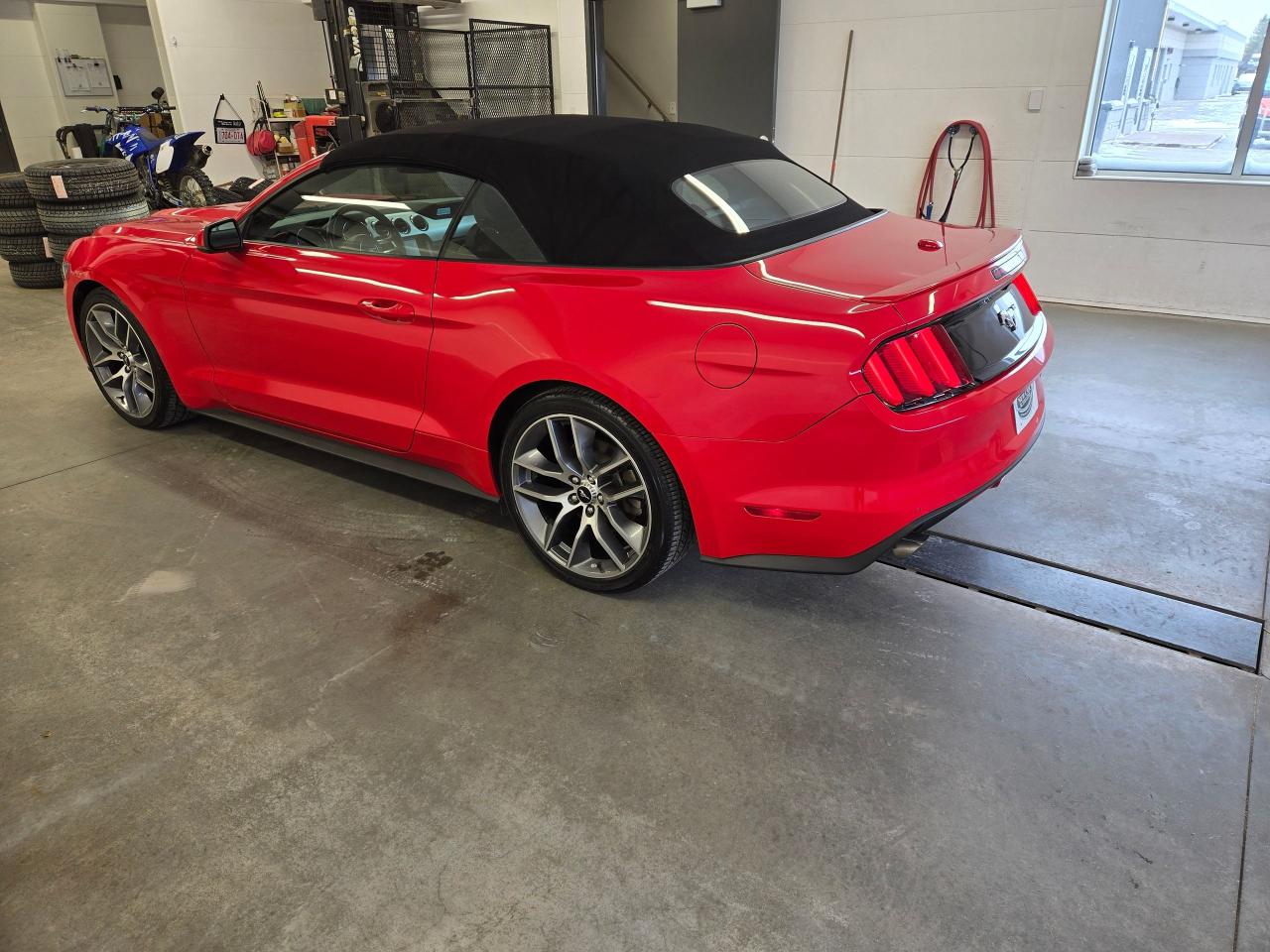 2016 Ford Mustang ECOBOOST PREMIUM 2dr Conv Photo4