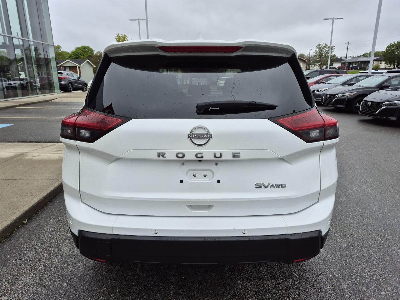 2024 Nissan Rogue SV MOONROOF Photo9