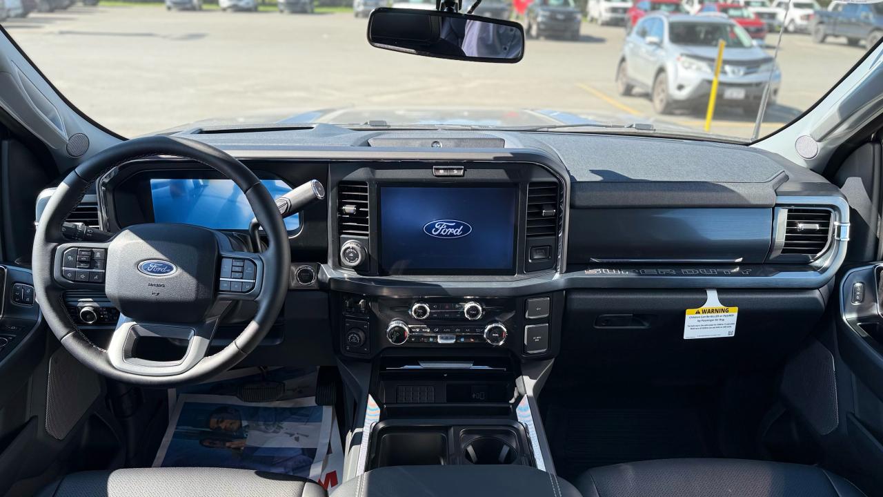 2025 Ford SUPERDUTY F-350® Lariat® Photo5