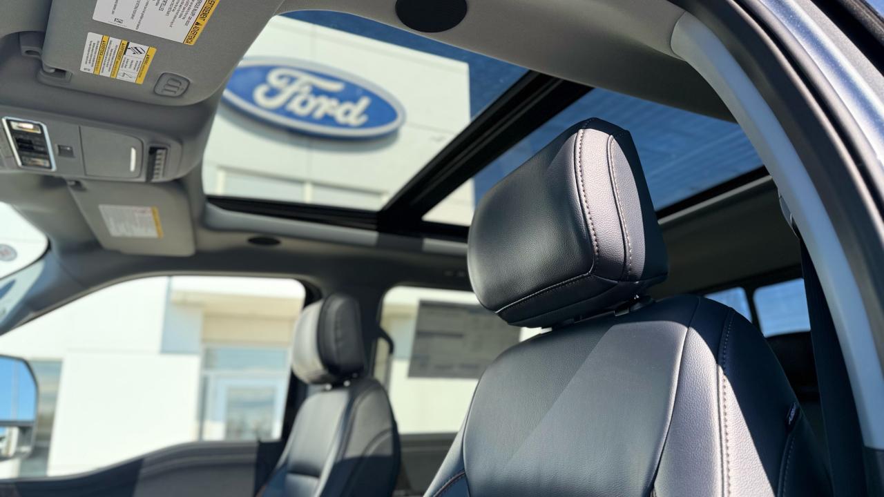 2025 Ford SUPERDUTY F-350® Lariat® Photo5