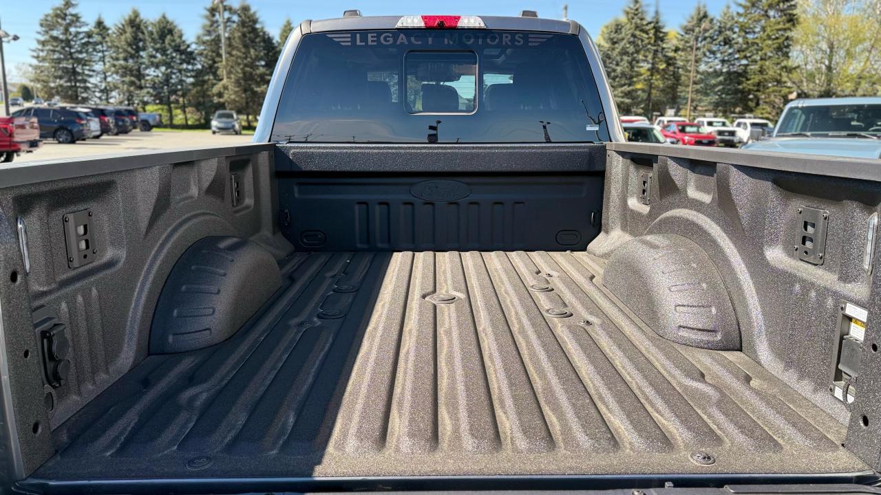 2025 Ford SUPERDUTY F-350® Lariat® Photo5