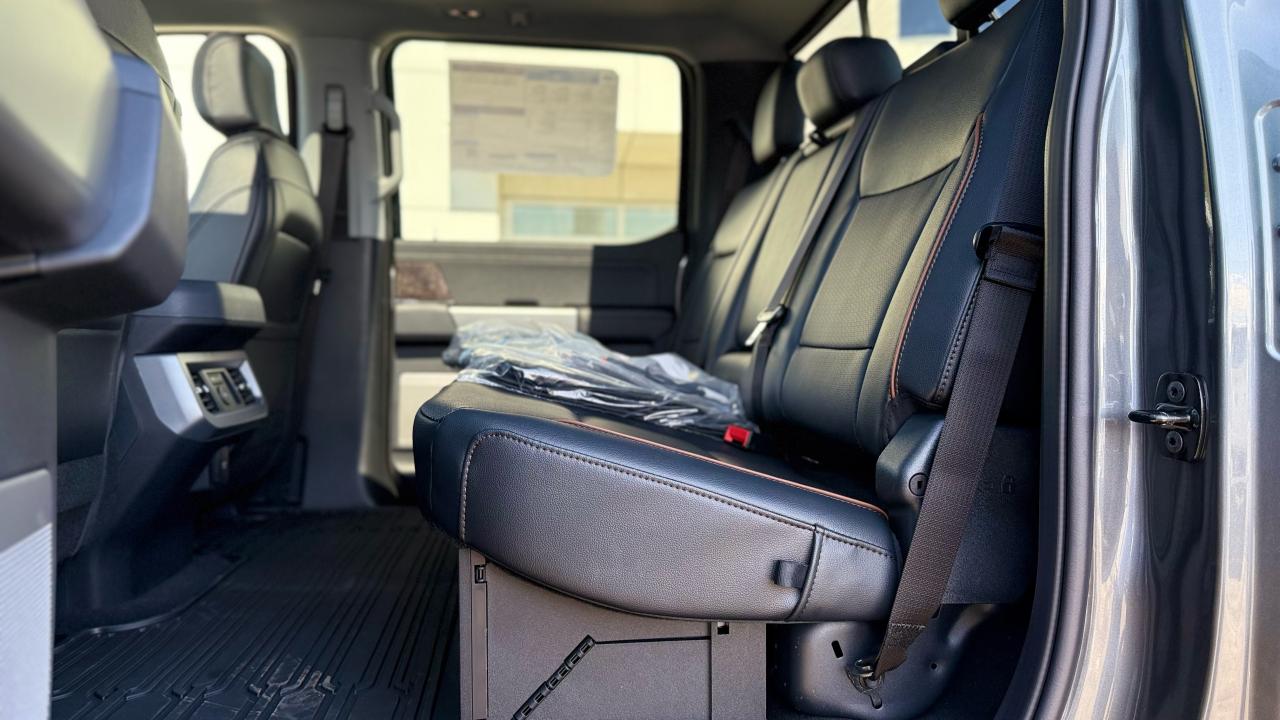 2025 Ford SUPERDUTY F-350® Lariat® Photo5