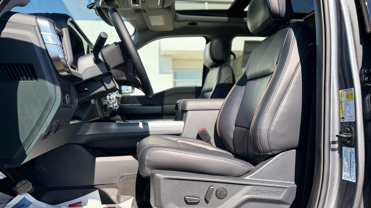 2025 Ford SUPERDUTY F-350® Lariat® Photo4