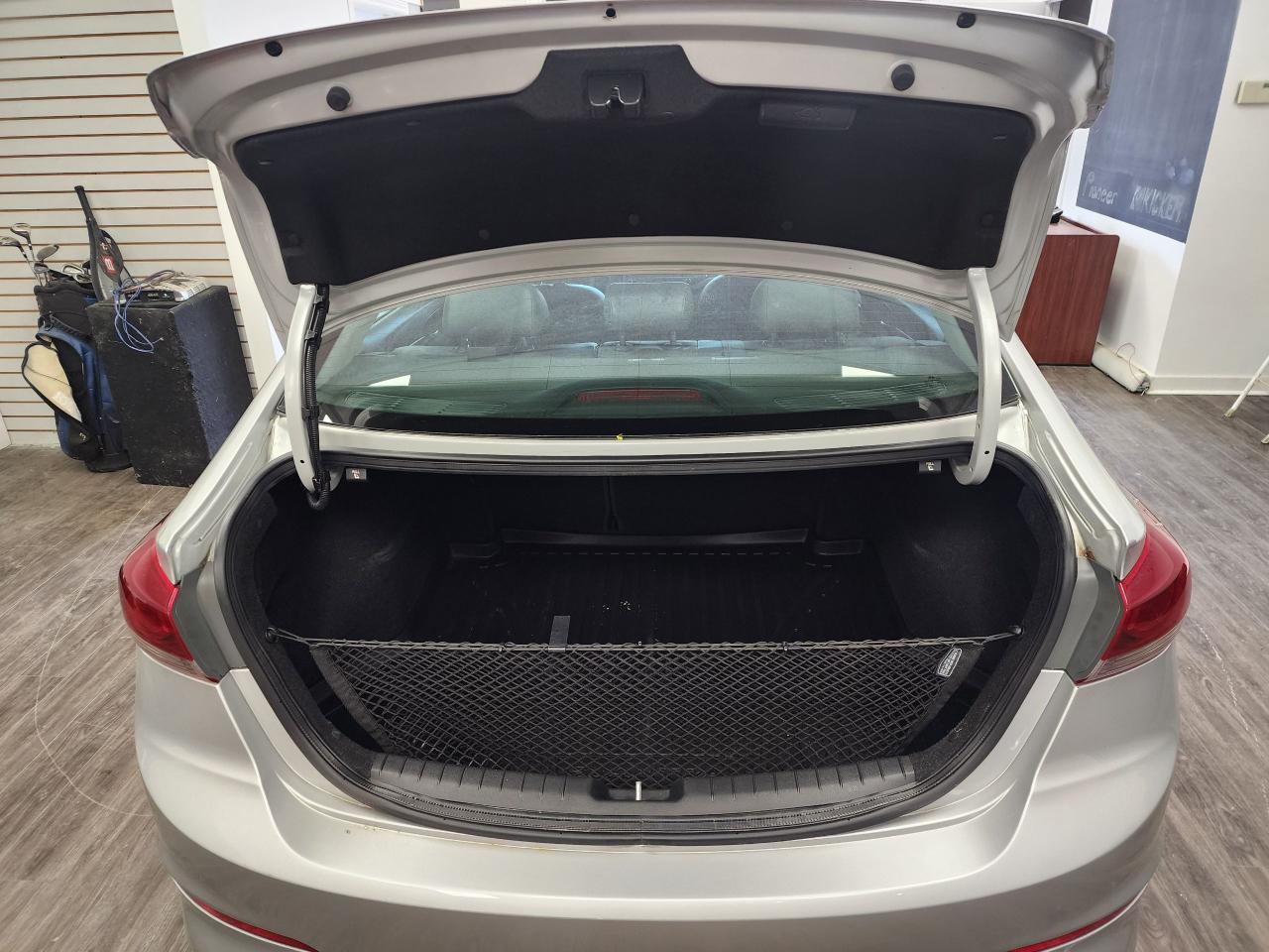 2017 Hyundai Elantra SE - Photo #8