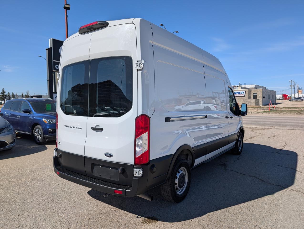2021 Ford Transit Cargo Van High Roof | Back up Camera | Leather - Photo #4