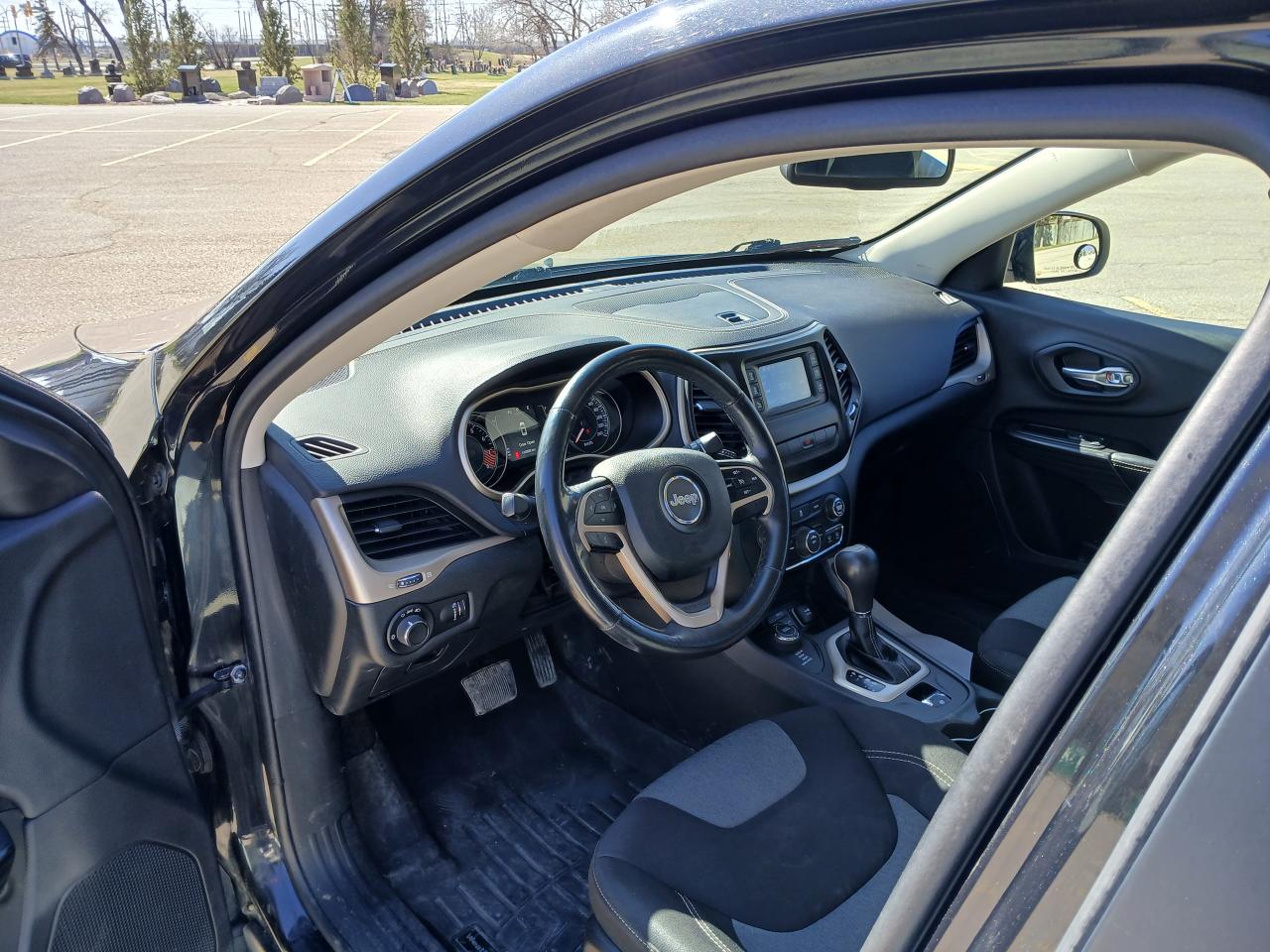 2014 Jeep Cherokee Sport - Photo #10