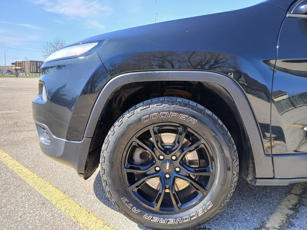 2014 Jeep Cherokee Sport - Photo #9