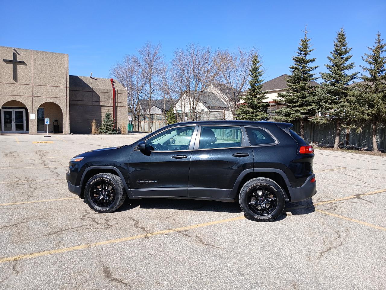 2014 Jeep Cherokee Sport - Photo #4