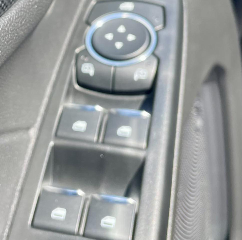 2025 Ford Escape ST-Line AWD Photo5