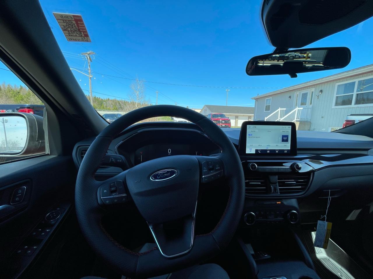 2025 Ford Escape ST-Line AWD Photo5
