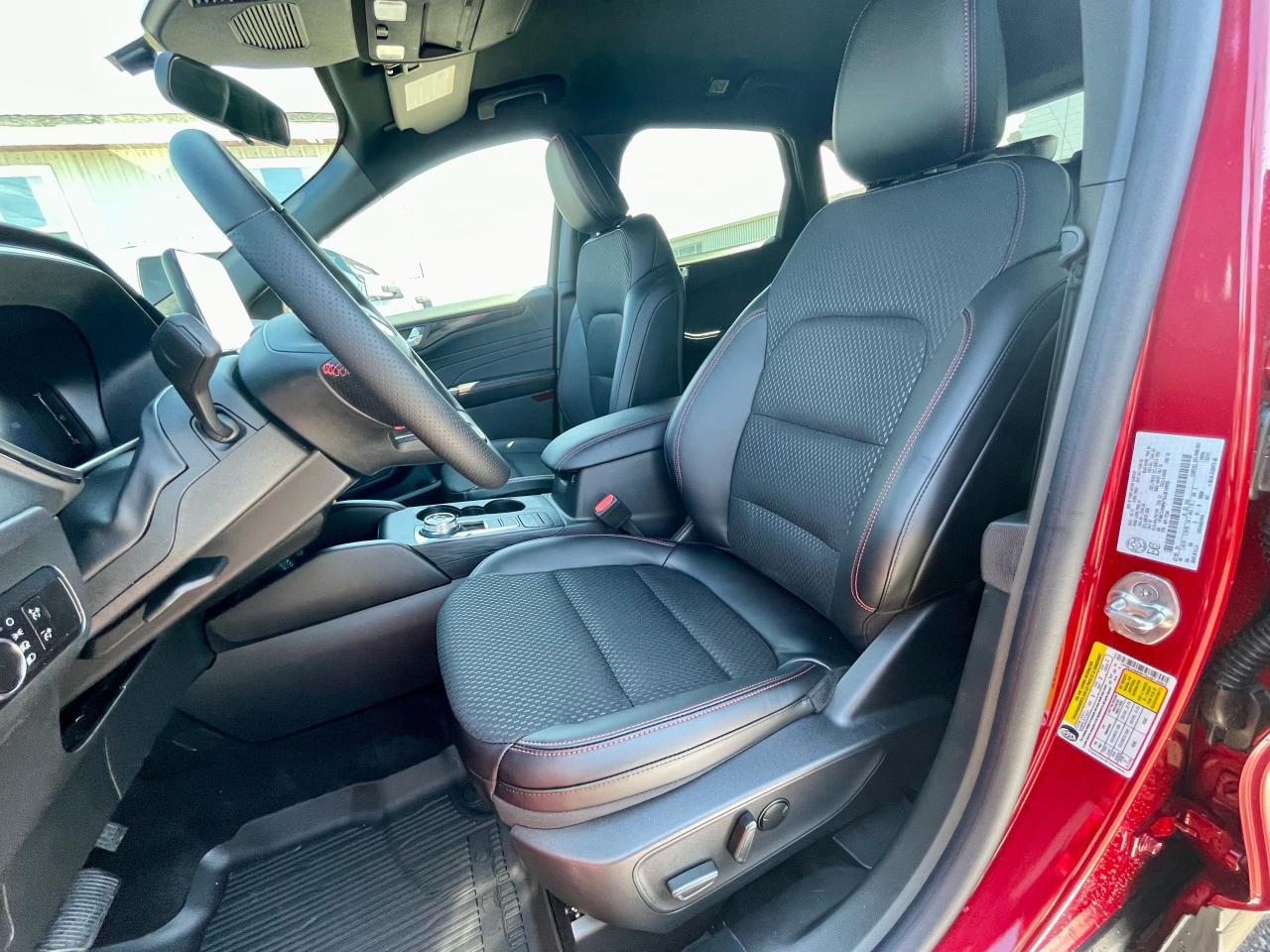 2025 Ford Escape ST-Line AWD Photo5