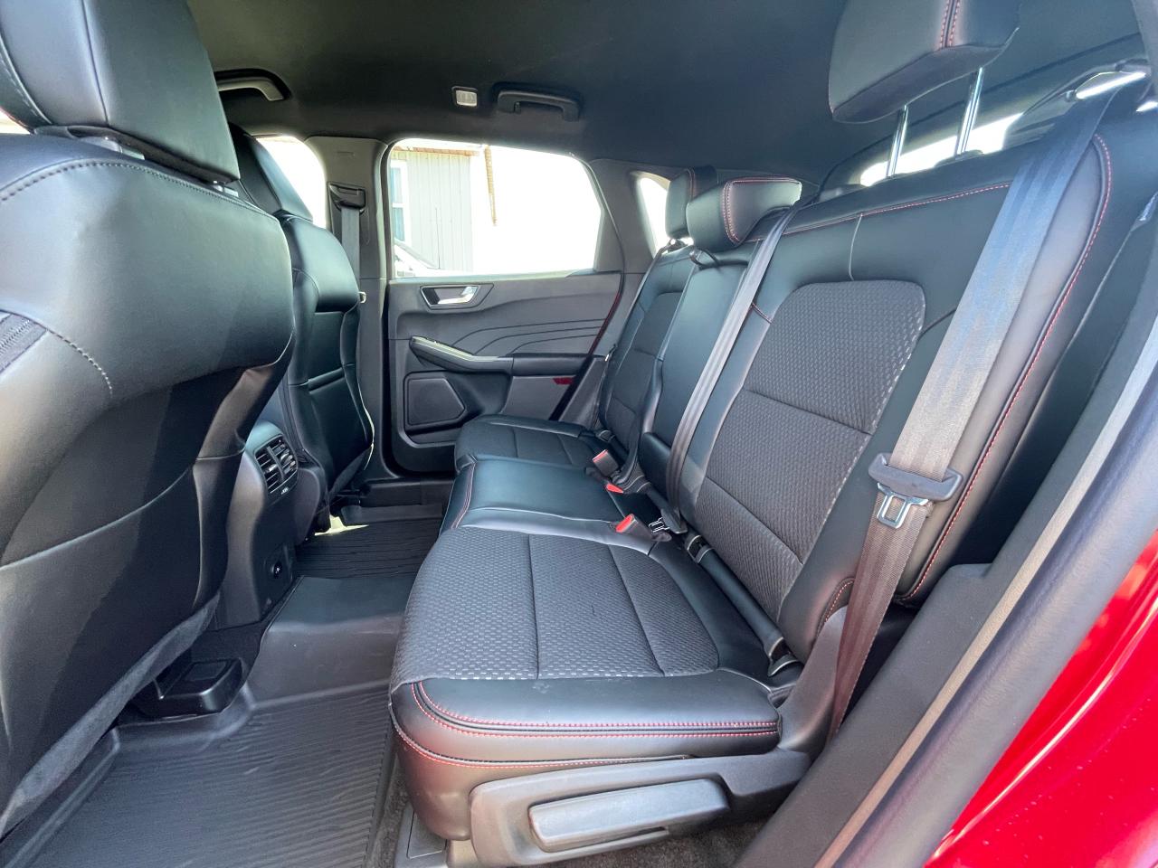 2025 Ford Escape ST-Line AWD Photo5