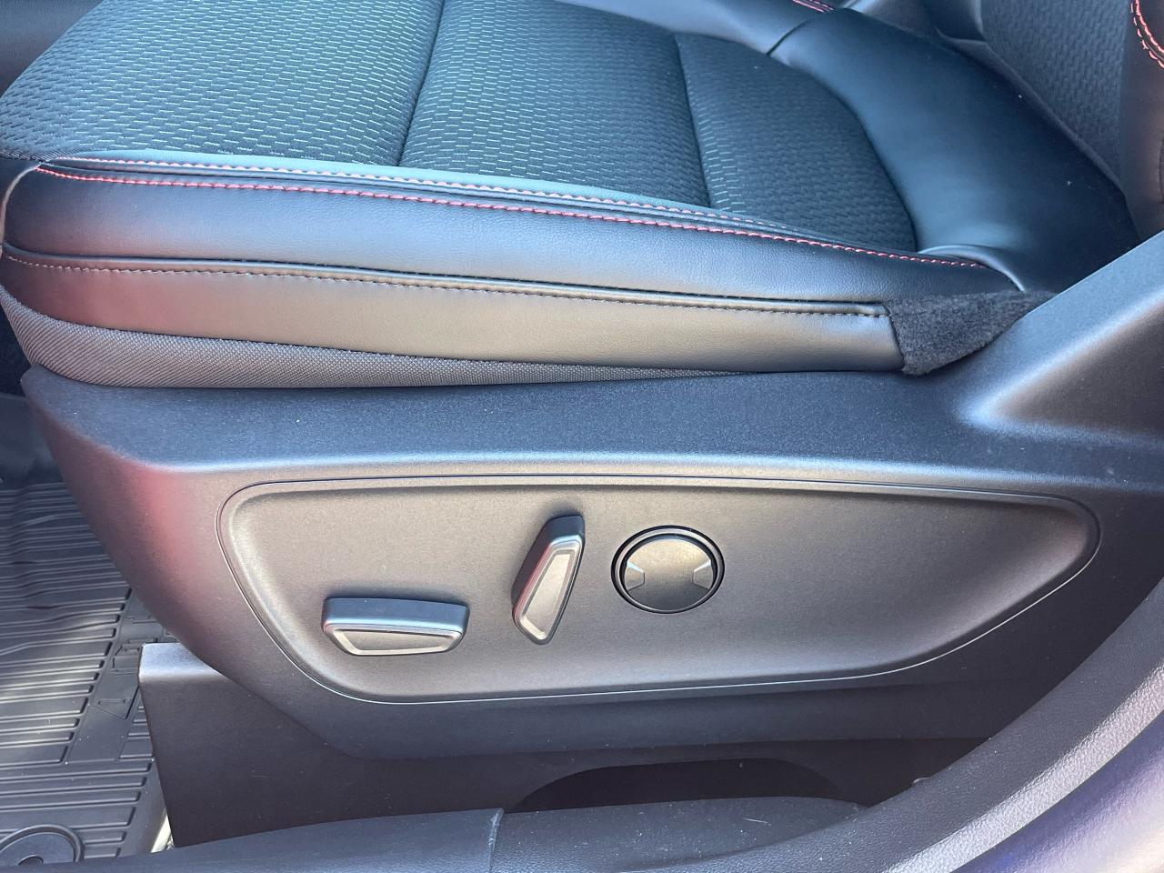 2025 Ford Escape ST-Line AWD Photo5