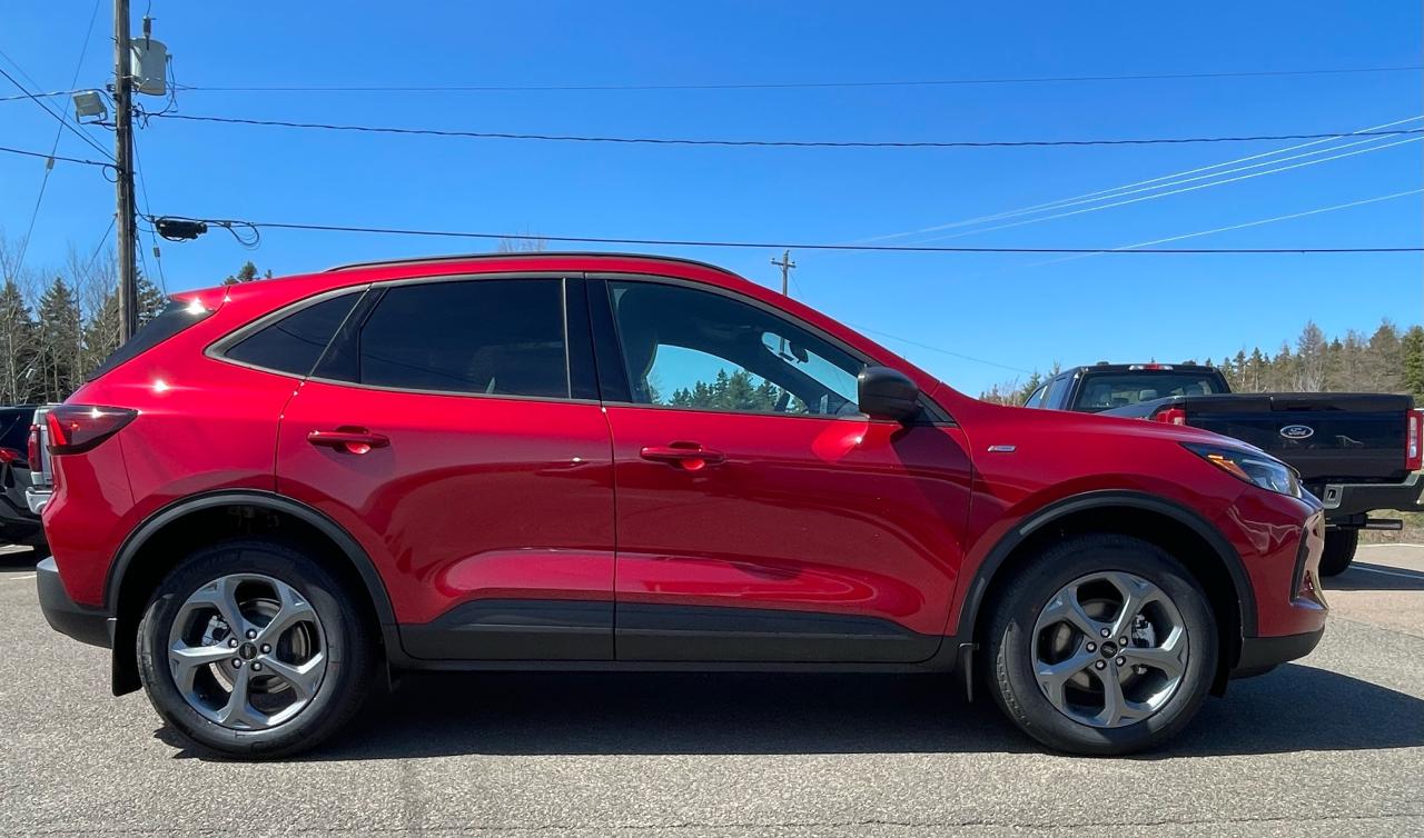 2025 Ford Escape ST-Line AWD Photo3