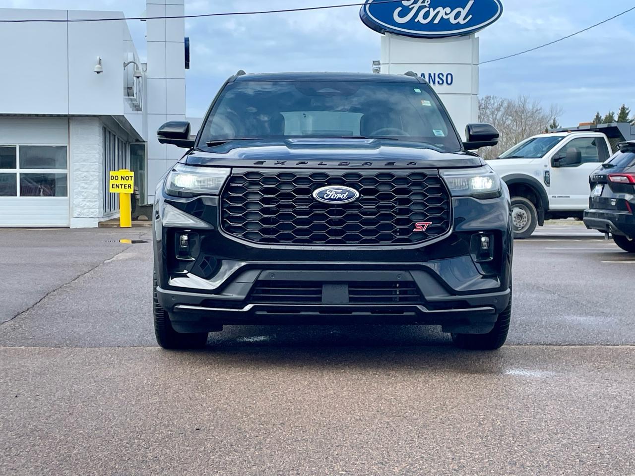 2025 Ford Explorer ST 4WD Photo1