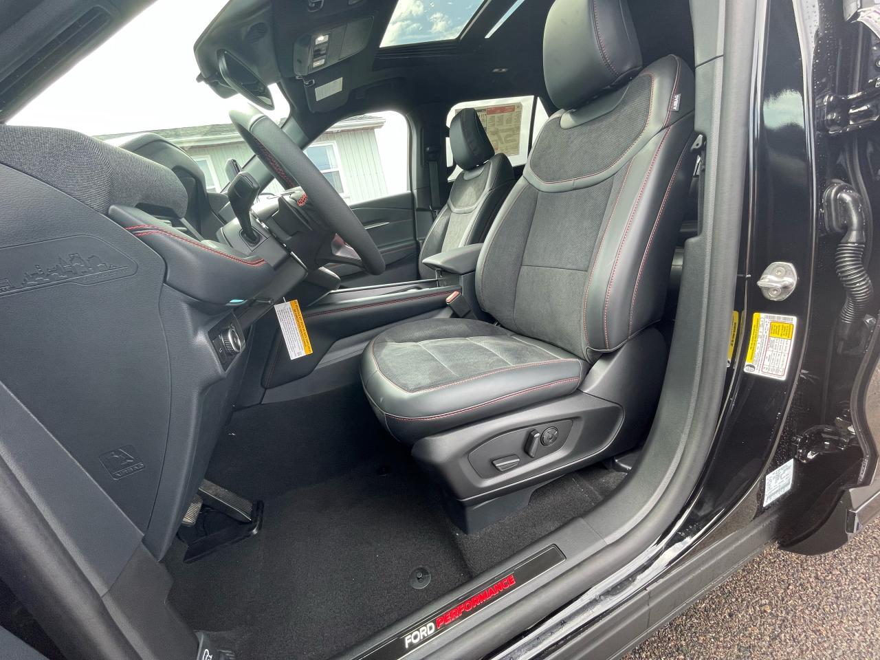 2025 Ford Explorer ST 4WD Photo5