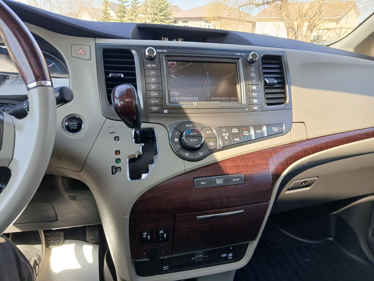 2011 Toyota Sienna LIMITED - Photo #11