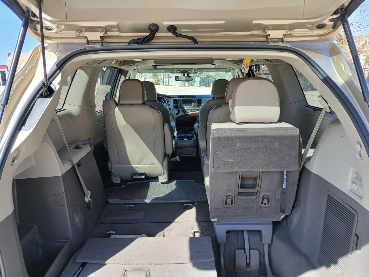 2011 Toyota Sienna LIMITED - Photo #10