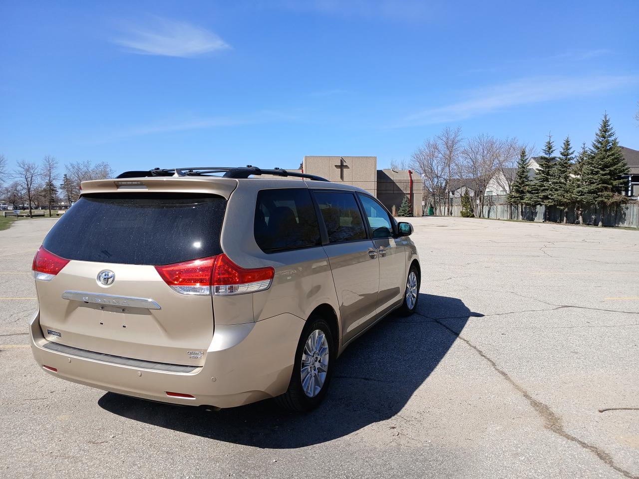 2011 Toyota Sienna LIMITED - Photo #7