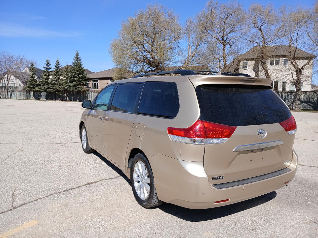 2011 Toyota Sienna LIMITED - Photo #5