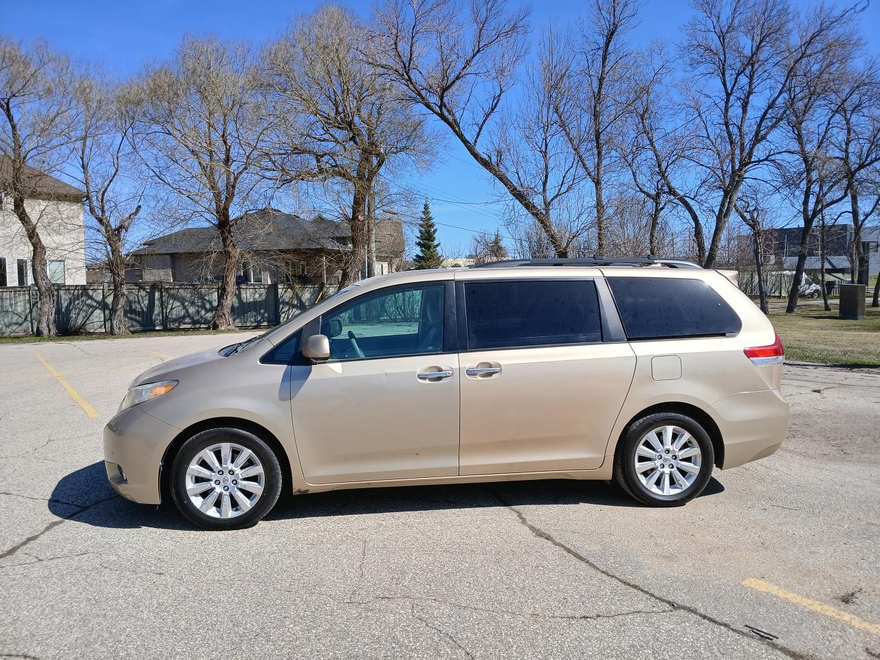 2011 Toyota Sienna LIMITED - Photo #3