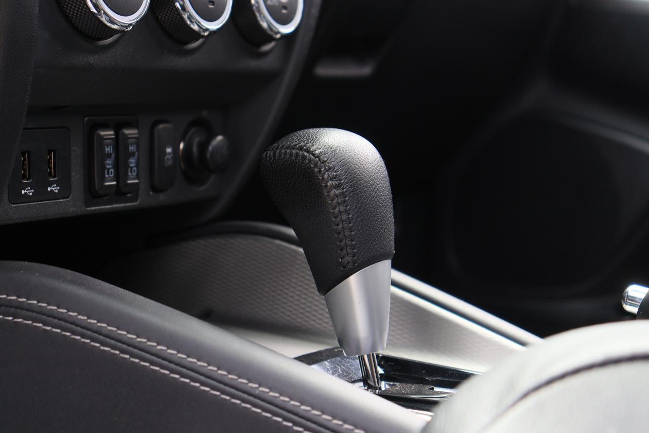 2018 Mitsubishi RVR SE LTD | AWD | Leather | Pano Glass | Cam & More! Photo17
