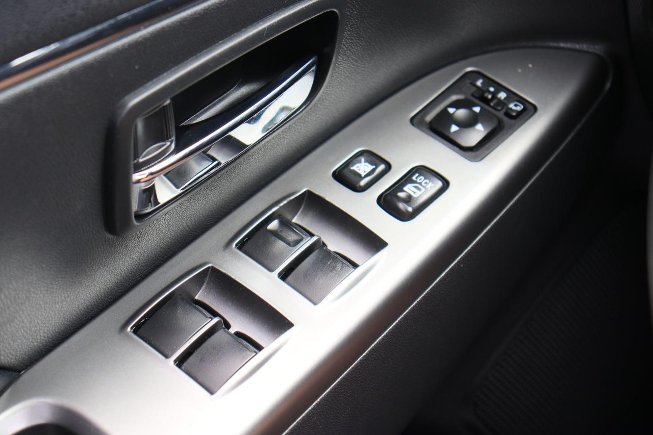 2018 Mitsubishi RVR SE LTD | AWD | Leather | Pano Glass | Cam & More! Photo58