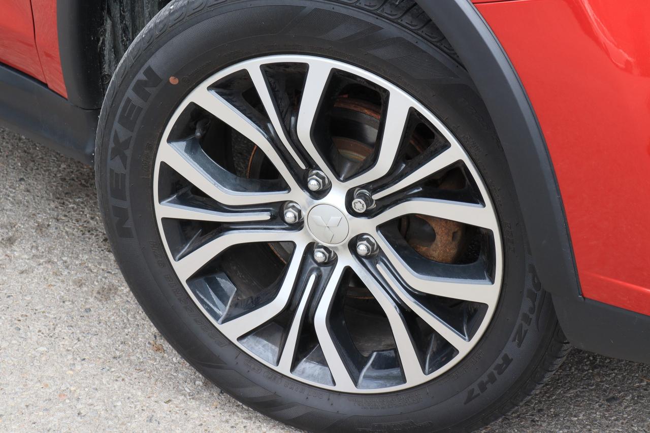2018 Mitsubishi RVR SE LTD | AWD | Leather | Pano Glass | Cam & More! Photo51