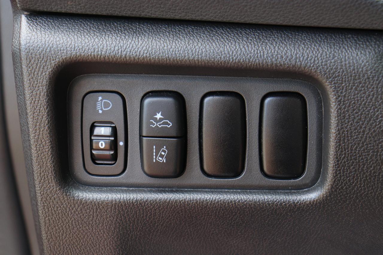2018 Mitsubishi RVR SE LTD | AWD | Leather | Pano Glass | Cam & More! Photo57