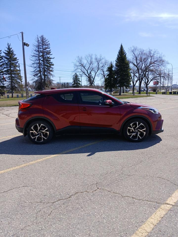2018 Toyota C-HR XLE - Photo #5