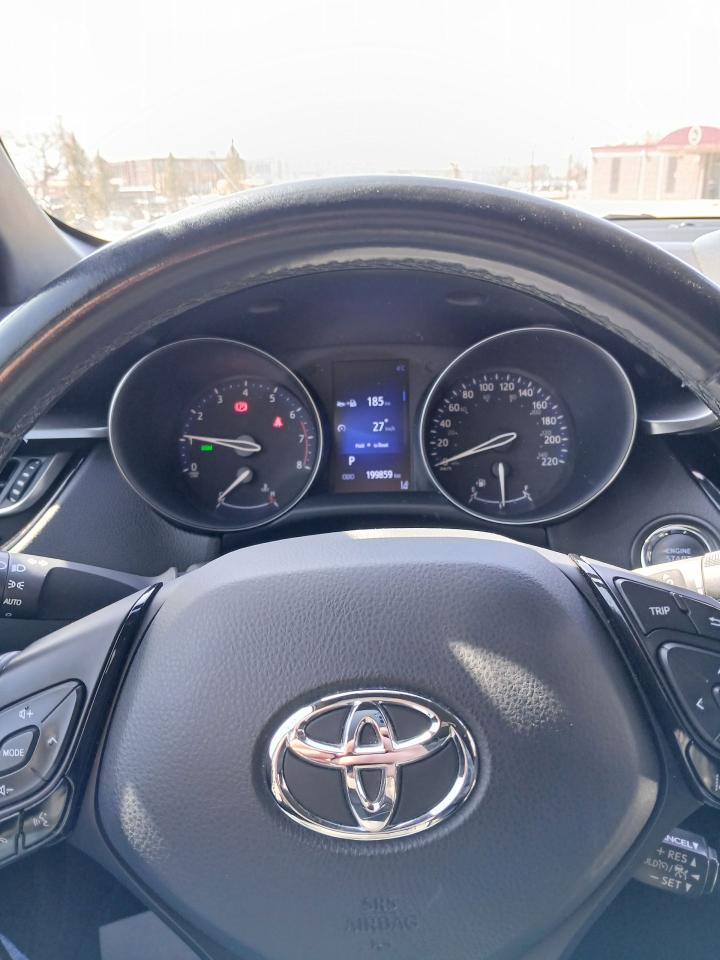 2018 Toyota C-HR XLE - Photo #12