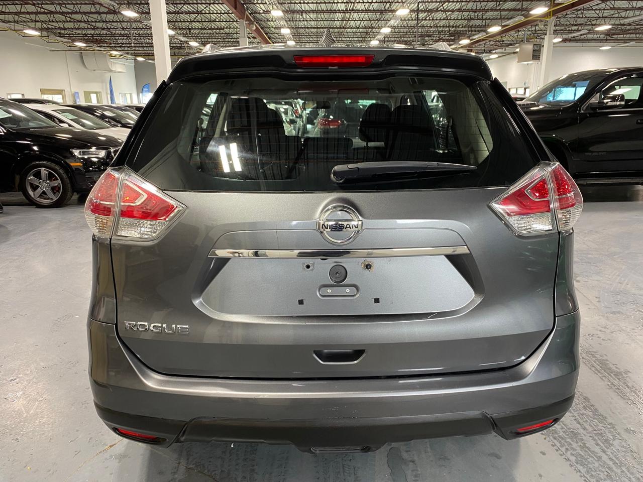 2016 Nissan Rogue S - Photo #4
