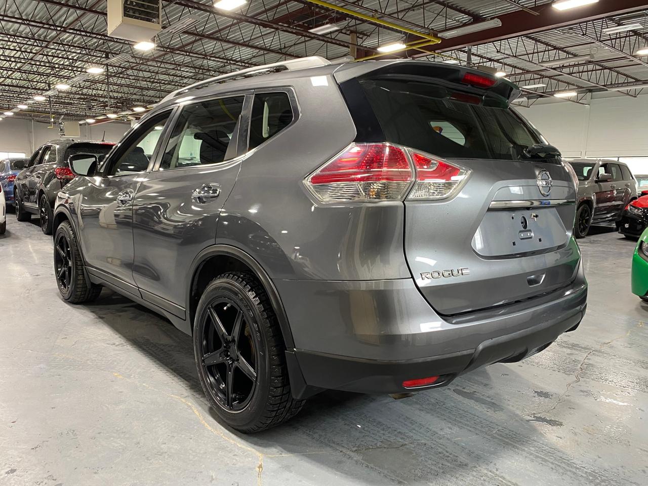 2016 Nissan Rogue S - Photo #3