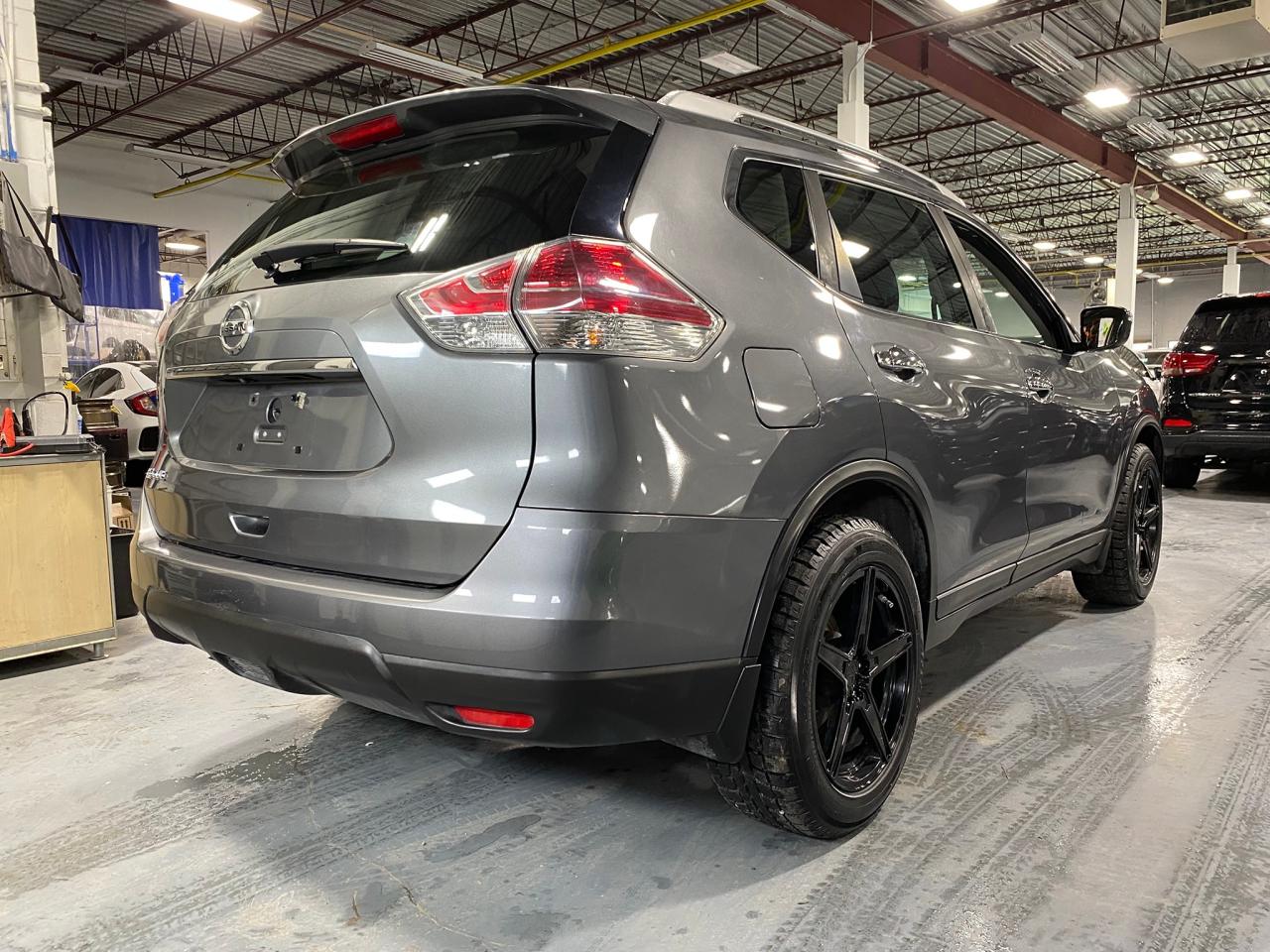 2016 Nissan Rogue S - Photo #5