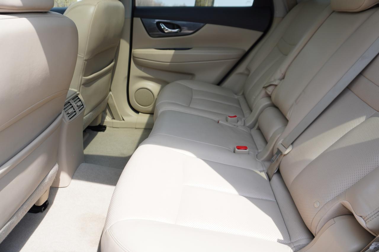 2015 Nissan Rogue 1 OWNER / NO ACCIDENTS / DEALER SERVICED / SL TECH - Photo #21
