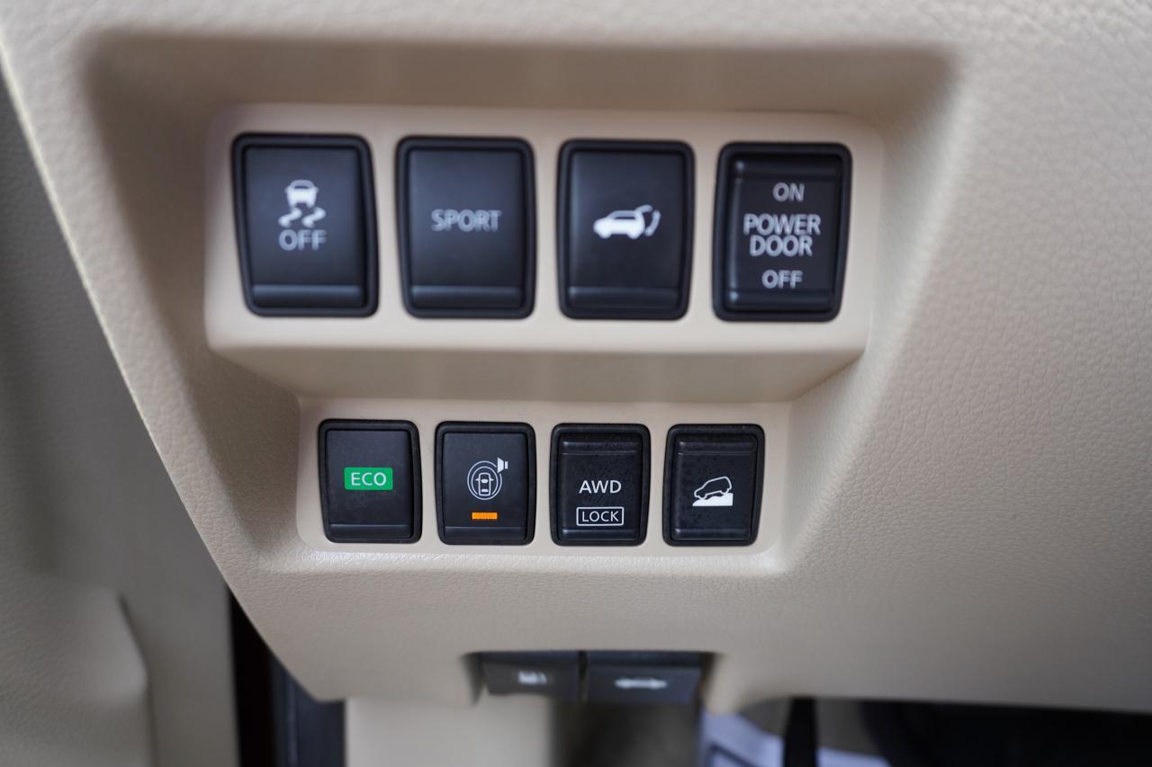 2015 Nissan Rogue 1 OWNER / NO ACCIDENTS / DEALER SERVICED / SL TECH - Photo #13