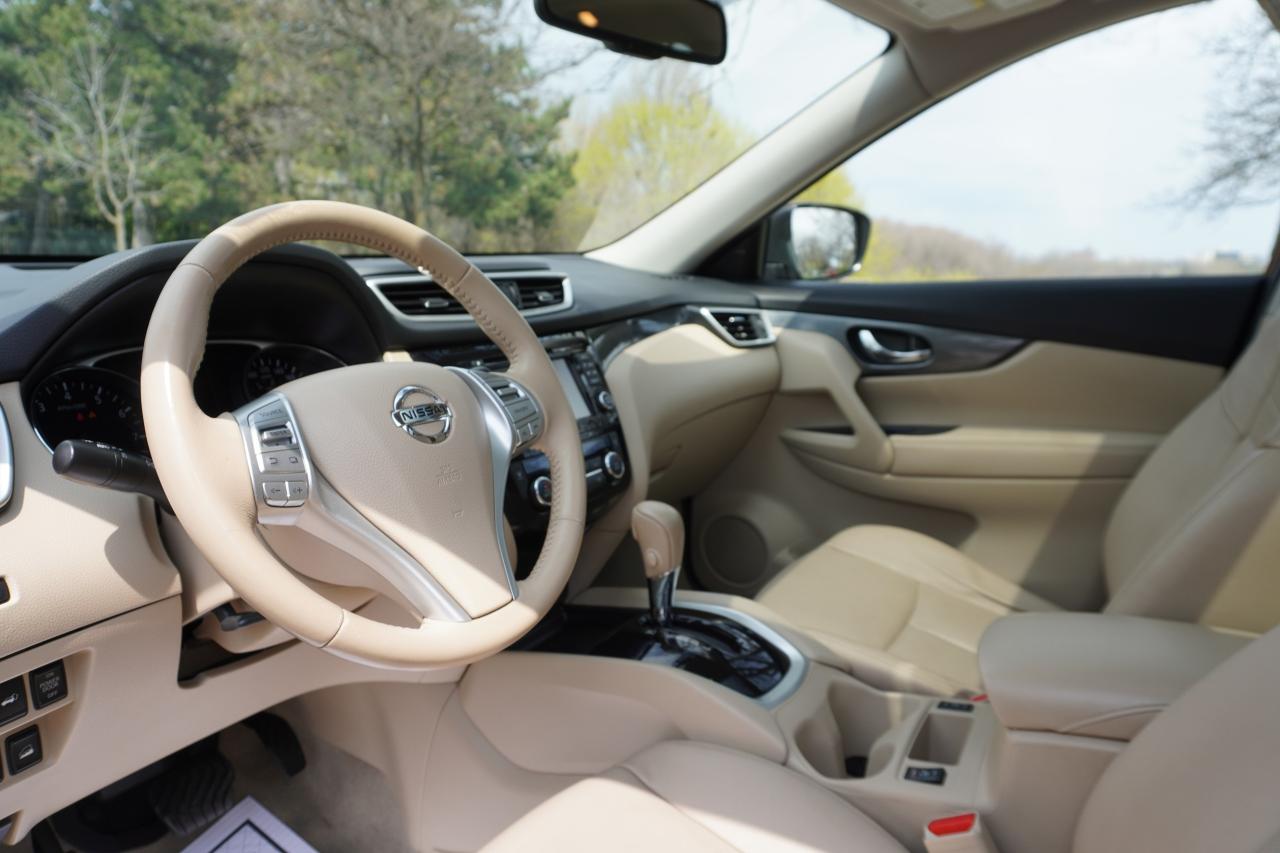 2015 Nissan Rogue 1 OWNER / NO ACCIDENTS / DEALER SERVICED / SL TECH - Photo #11