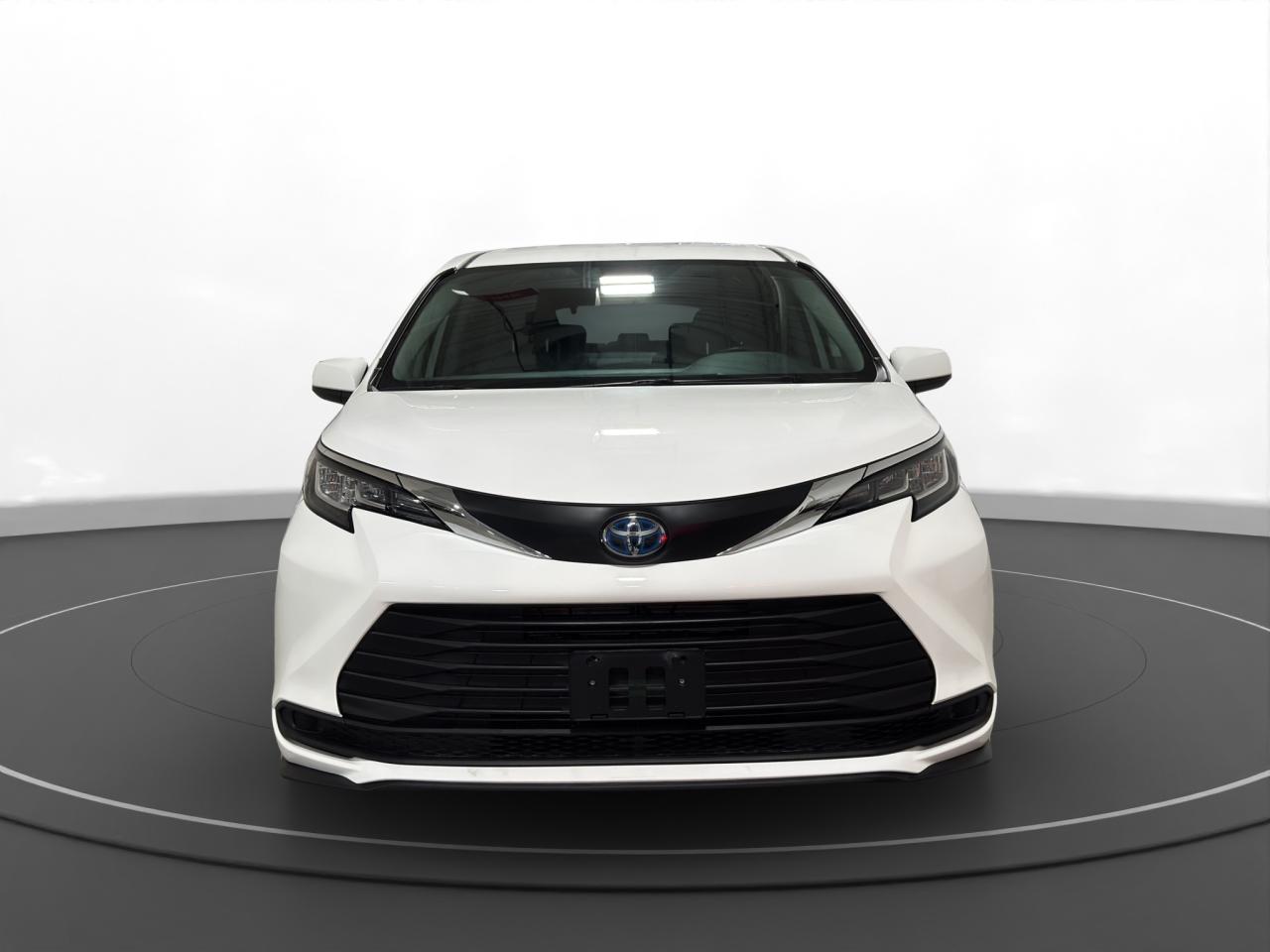 2021 Toyota Sienna LE - Photo #2