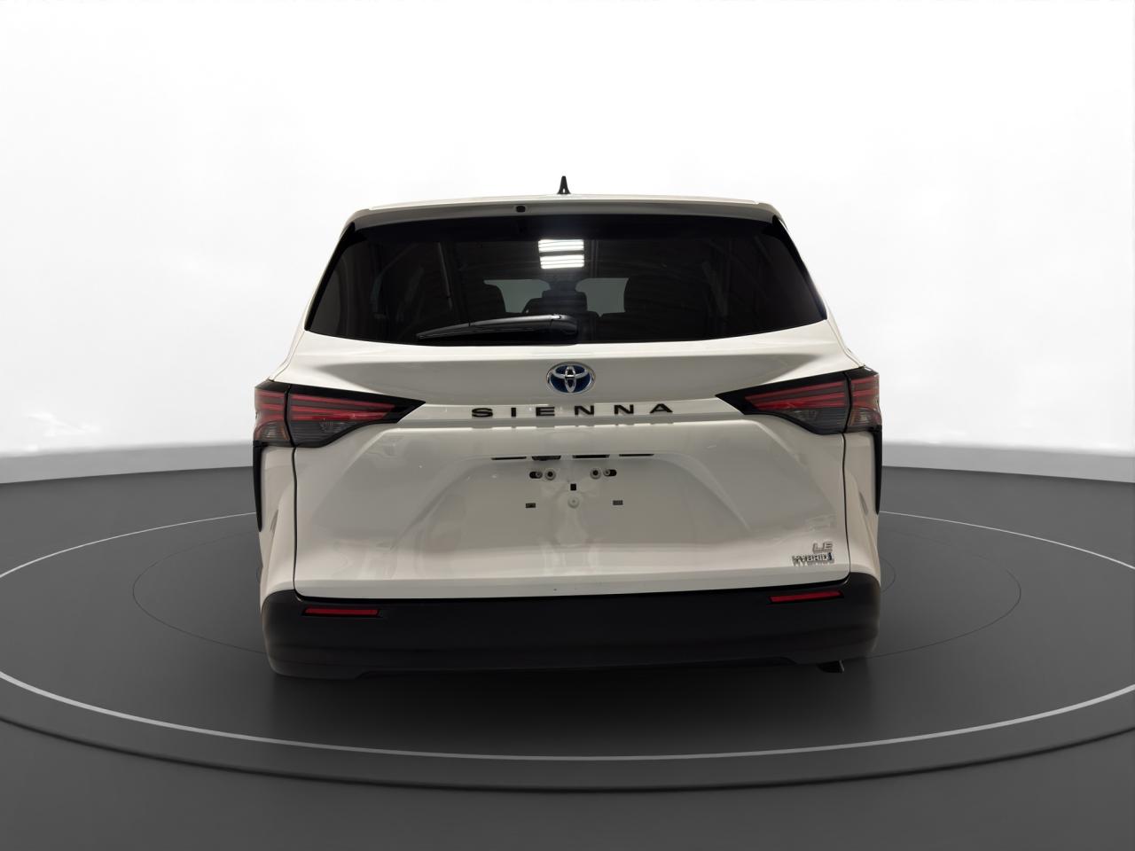 2021 Toyota Sienna LE - Photo #6