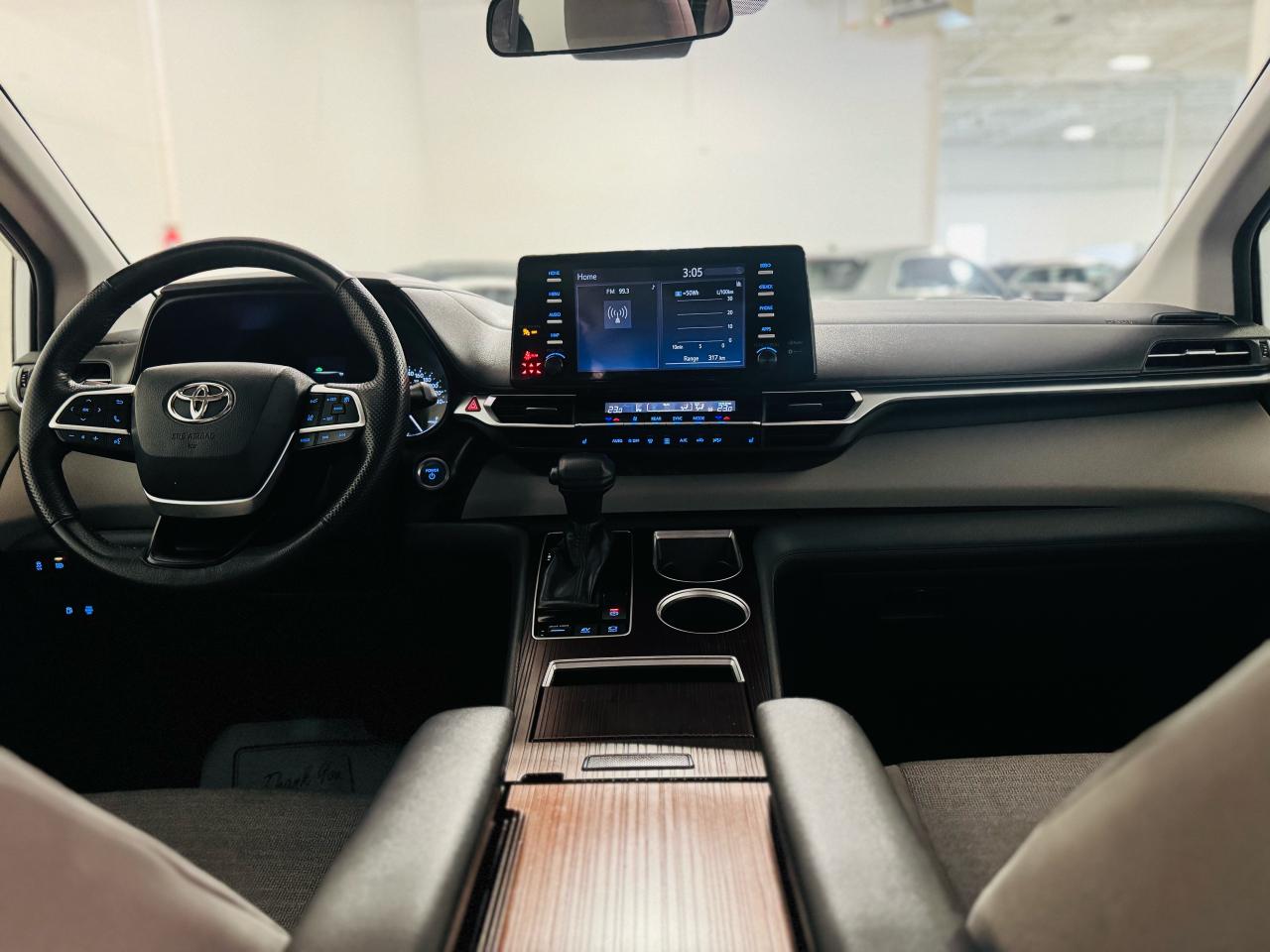 2021 Toyota Sienna LE - Photo #25