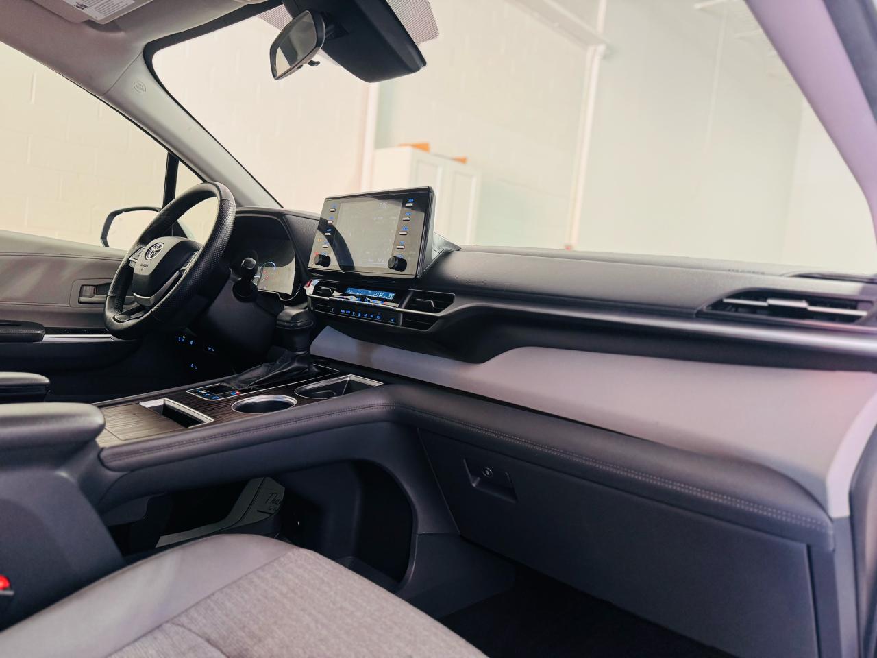 2021 Toyota Sienna LE - Photo #29