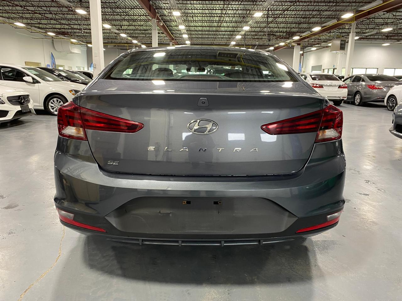 2020 Hyundai Elantra Essential Photo3