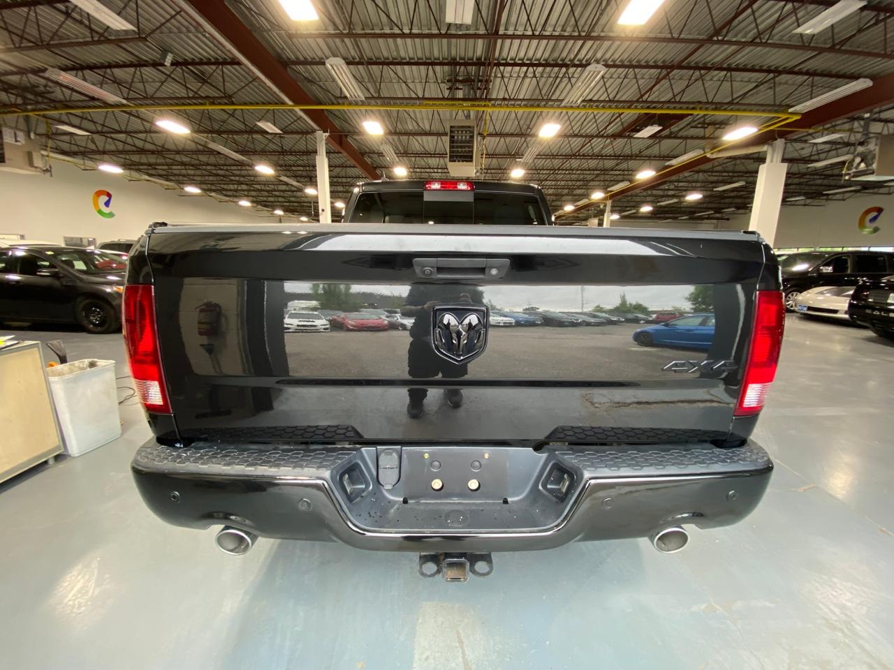 2018 RAM 1500 4x4 Crew Cab 5'7" Box - Photo #4