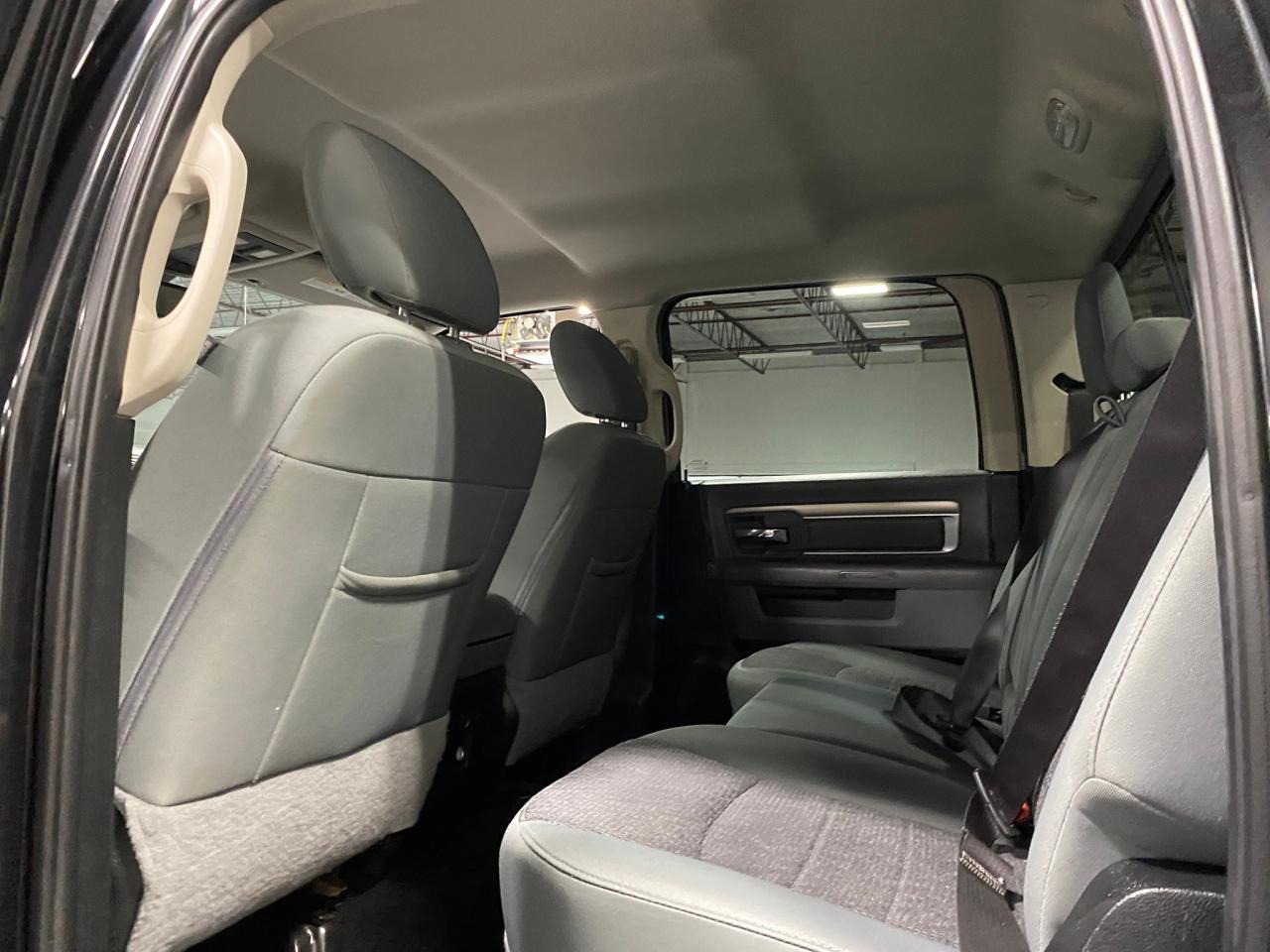 2018 RAM 1500 4x4 Crew Cab 5'7" Box - Photo #16