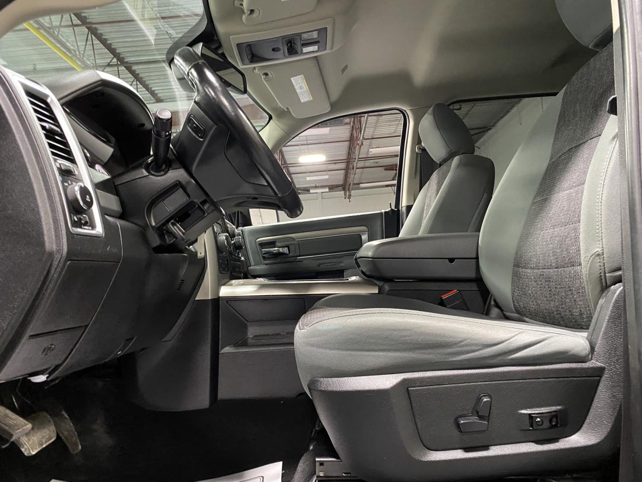 2018 RAM 1500 4x4 Crew Cab 5'7" Box - Photo #13