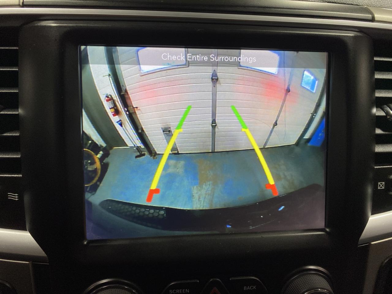 2018 RAM 1500 4x4 Crew Cab 5'7" Box - Photo #15