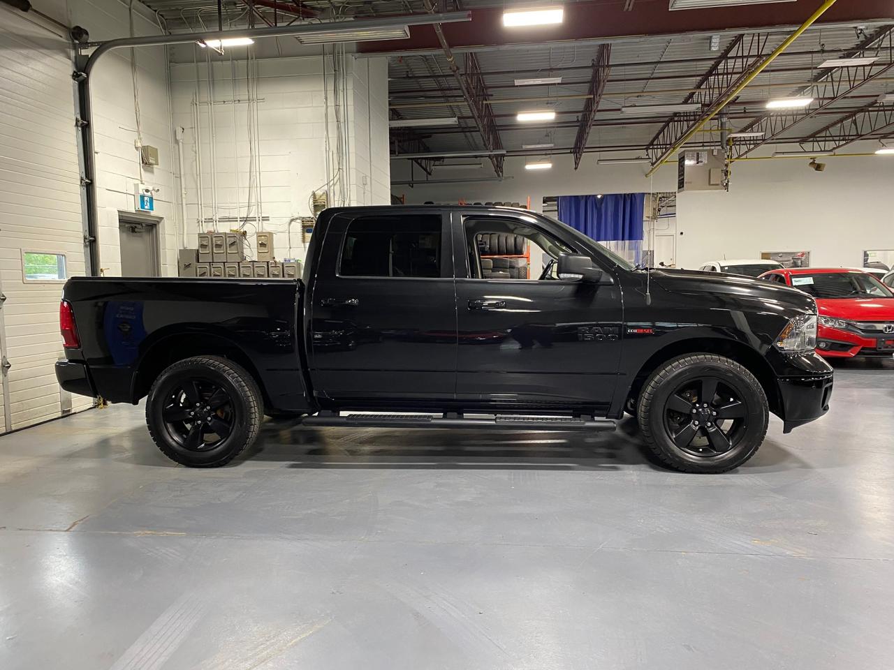 2018 RAM 1500 4x4 Crew Cab 5'7" Box - Photo #7