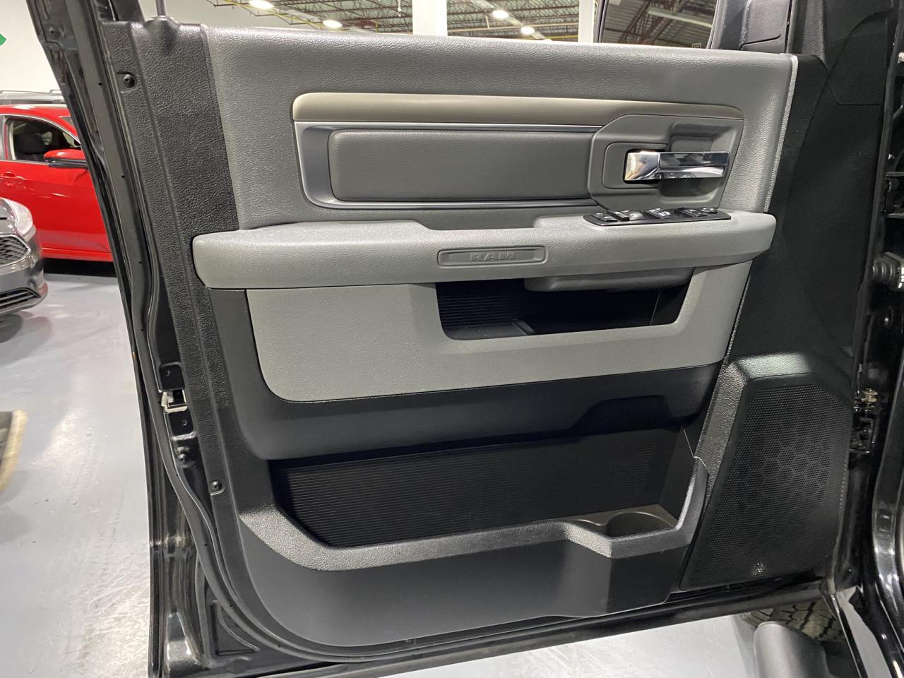 2018 RAM 1500 4x4 Crew Cab 5'7" Box - Photo #12