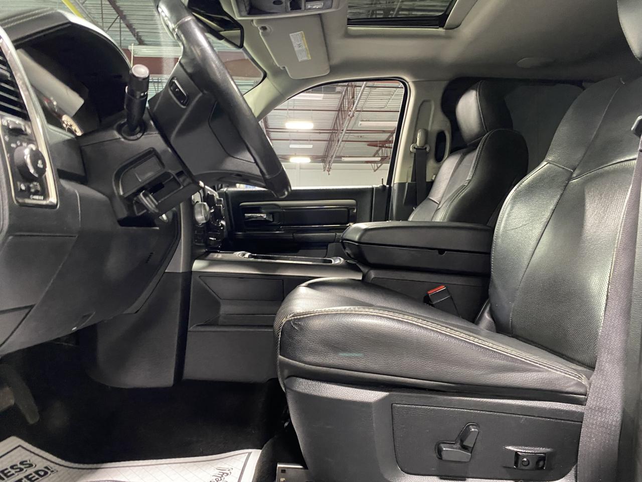 2016 RAM 1500 4WD Crew Cab 140.5" Sport - Photo #12